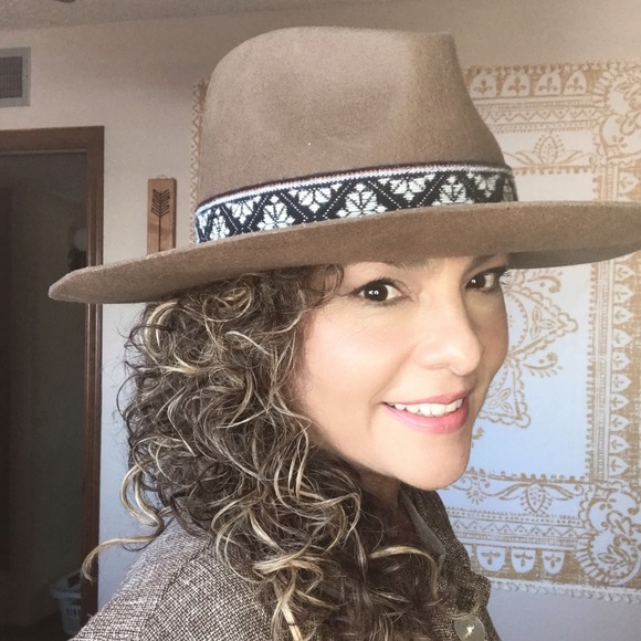 Meet your Posher, Adriana - Picture 1 of 1